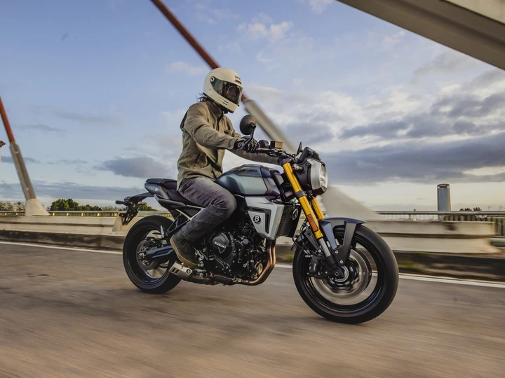 Svelate le nuove Suzuki GSX-8T e GSX-8TT, ispirate alle leggendarie T500 Titan e GS1000