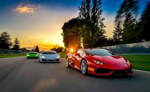 LAMBORGHINI: tornano i corsi per imparare a "domare" i Tori..