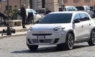 Fiat 600, ecco il nuovo B-SUV elettrico in giro per le strade di Roma