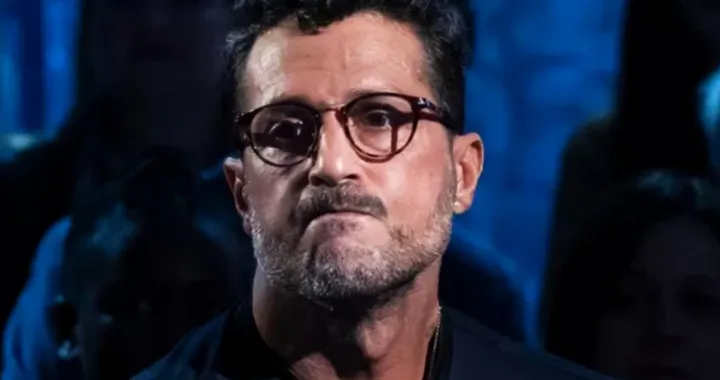 Fabrizio Corona fermato su un SUV senza patente: alt ignorato ed ennesima denuncia
