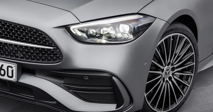 Mercedes Classe C, avvistata al Nurburgring la versione elettrica. Foto spia