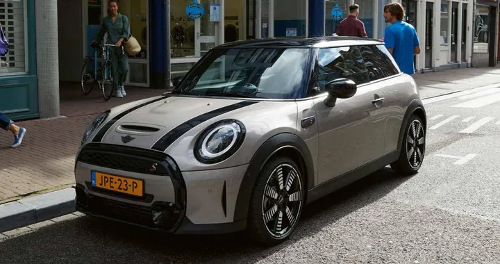 MINI, test sulla neve per la nuova generazione