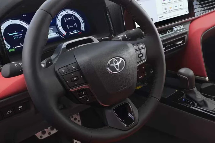 Toyota sviluppa il cambio automatico che memorizza le richieste del guidatore