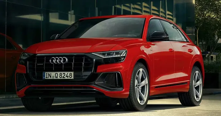 Audi Q8, nuove foto spia del restyling del SUV tedesco