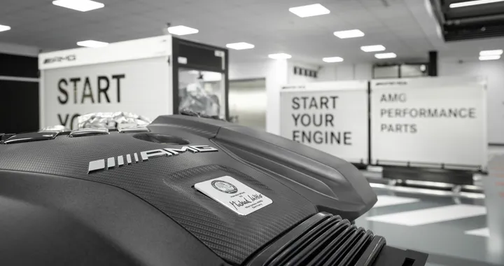 2 litri e 421 CV: Mercedes-AMG svela il 4 cilindri più potente al mondo