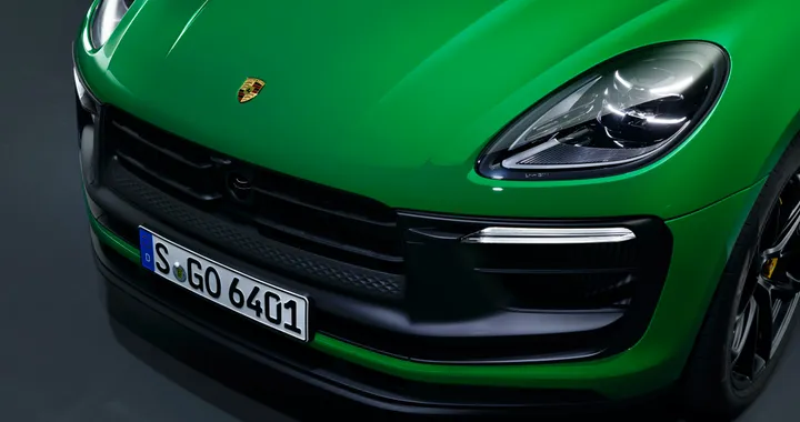 Porsche Macan, le foto spia dell'elettrica durante i test sulla neve