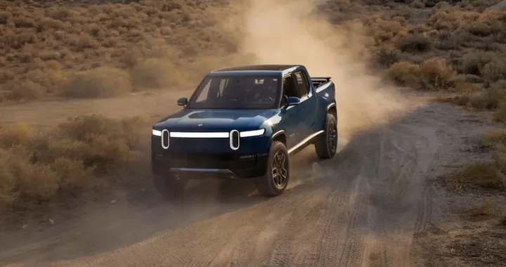 Rivian, arriva la versione dual motor per il pickup e il SUV. Aumentano i prezzi