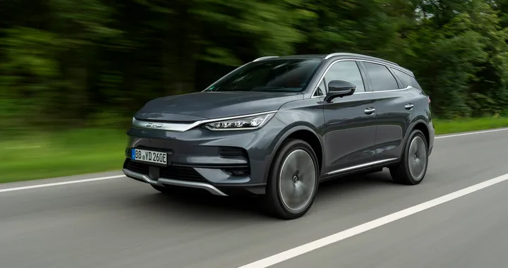 BYD Tang, arriva il SUV elettrico per le famiglie numerose: 517 CV e 7 posti
