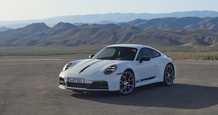 Porsche svela la 911 Carrera T: parola d'ordine leggerezza