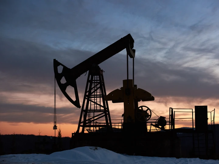 Caro carburante, quanto stanno guadagnando le compagnie petrolifere