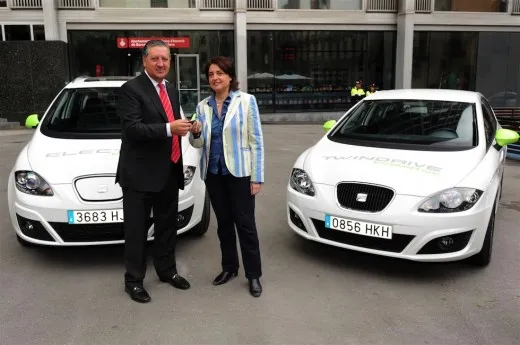 SEAT dona due Leon ibride e una e-Altea a Barcellona