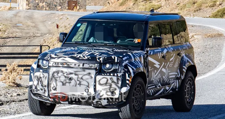 Land Rover Defender SVX, lo sviluppo prosegue. Nuove foto spia