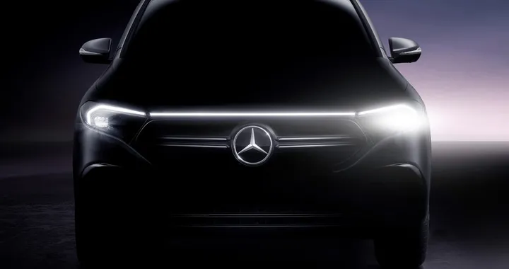 Mercedes EQA: un nuovo teaser svela il frontale del crossover elettrico