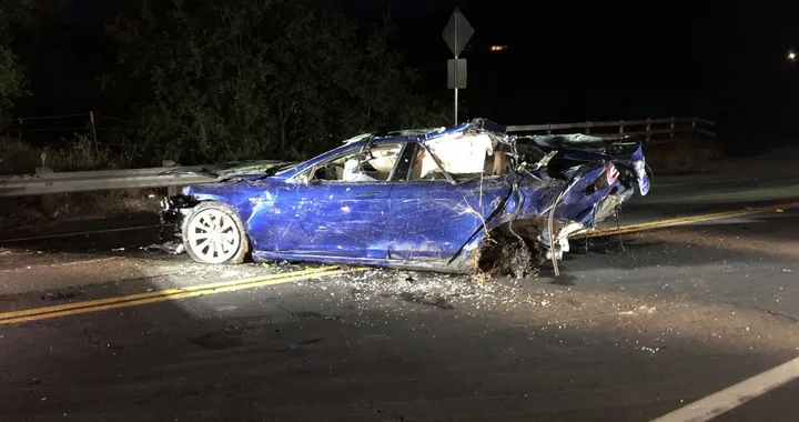 Tesla, incidente mortale negli USA: finisce nello stagno con la Model S
