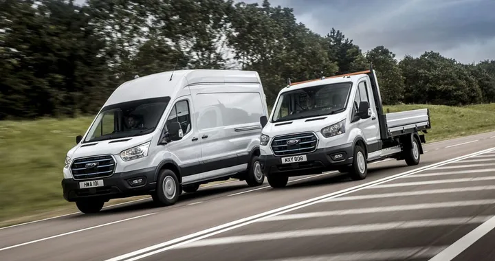 Ford E-Transit in prova su strada: il furgone elettrico al lavoro
