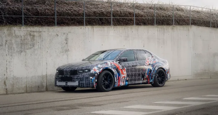 BMW M3 elettrica &quot;Neue Klasse&quot;, 4 motori elettrici e debutto nel 2027. Le prime foto