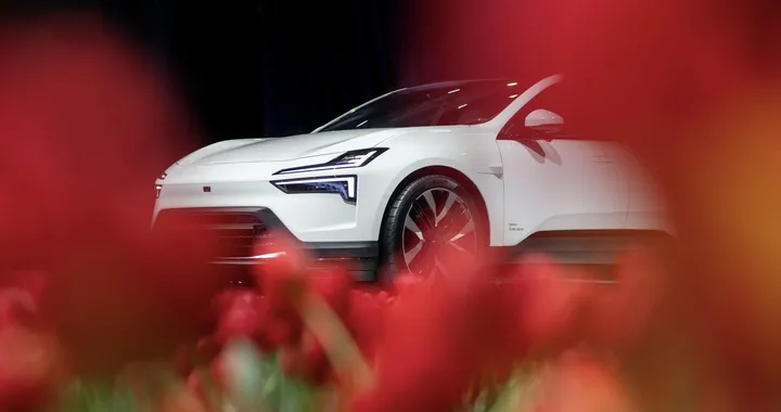 Polestar 4 sarà la prima auto elettrica con guida autonoma Chauffeur di Mobileye