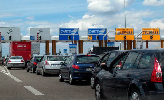 Autostrade, il Parlamento europeo approva il telepedaggio unico UE