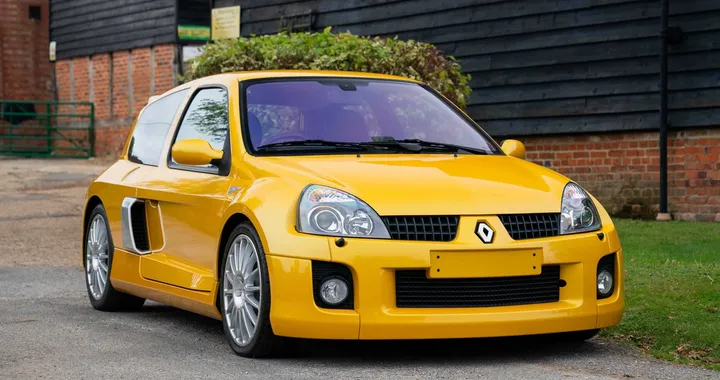 Una Renault Clio da record che costa più di 80 mila euro, ecco perché...