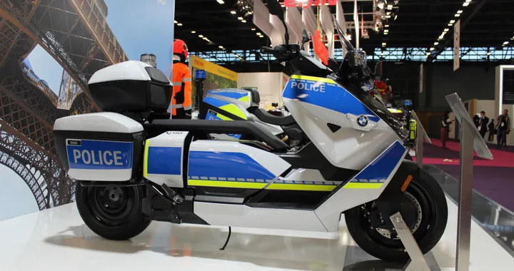 BMW CE 04, ecco la versione speciale per la polizia dello scooter elettrico