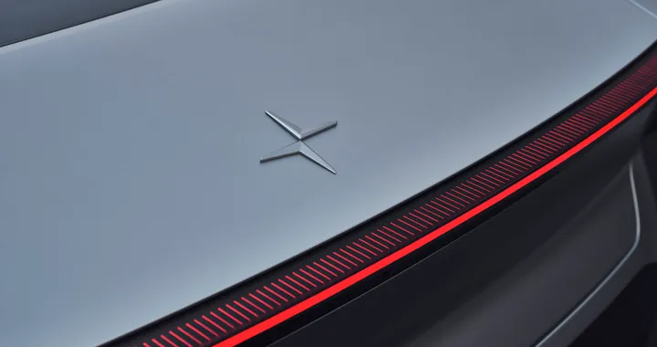 Polestar: stop alle attività in Francia per il logo troppo simile a quello Citroen