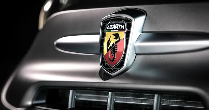 Abarth 500 elettrica, le foto della sportiva per le strade di Torino