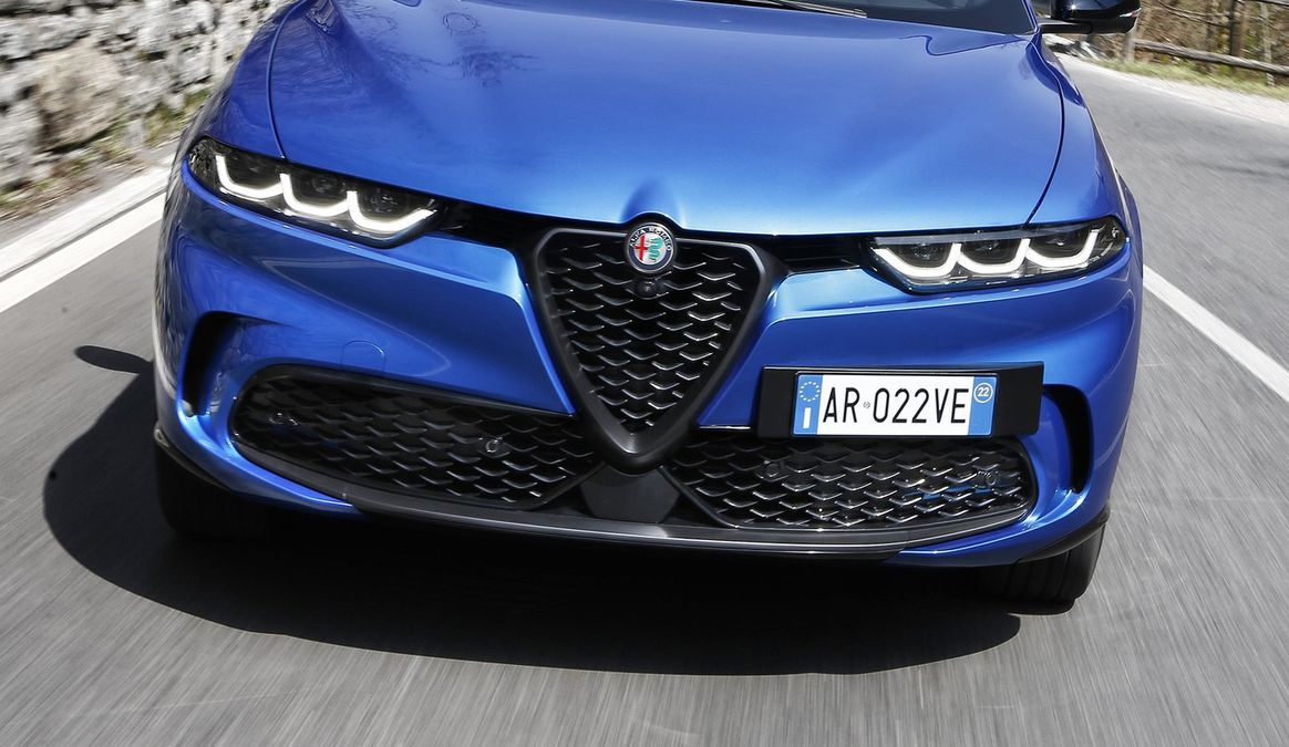 Alfa Romeo, niente da fare: addio alla targa decentrata