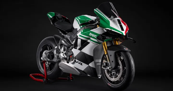 Ducati Panigale V4 Tricolore, serie speciale per celebrare il Made in Italy. Prezzo