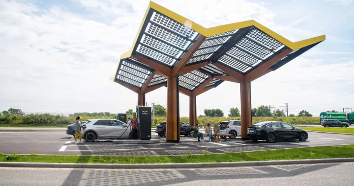 Le stazioni Fastned arrivano all'interno del navigatore delle Tesla