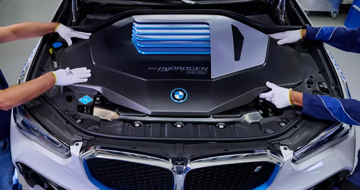 BMW iX5 Hydrogen, parte la (piccola) produzione del SUV Fuel Cell