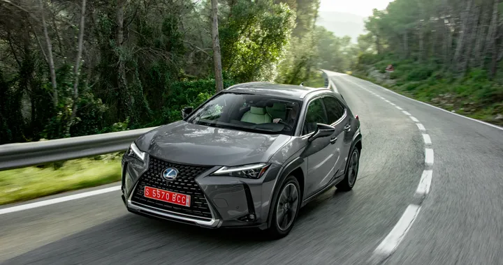 Lexus UX Hybrid ufficiale: nuovi allestimenti e sempre connessa | Prezzi