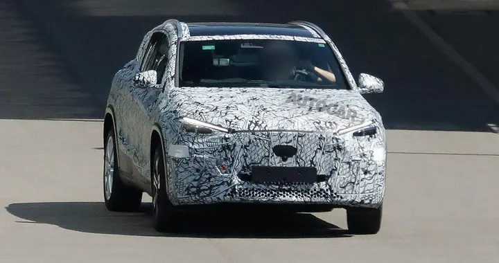 Nuova Mercedes GLA 2026, ibrida ed elettrica: tutto quello che sappiamo