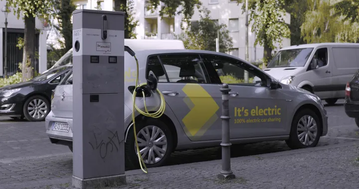 Volkswagen inaugura a Berlino il car sharing elettrico We Share