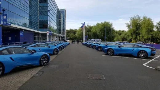 Le 19 BMW i8 per i giocatori del Leicester City