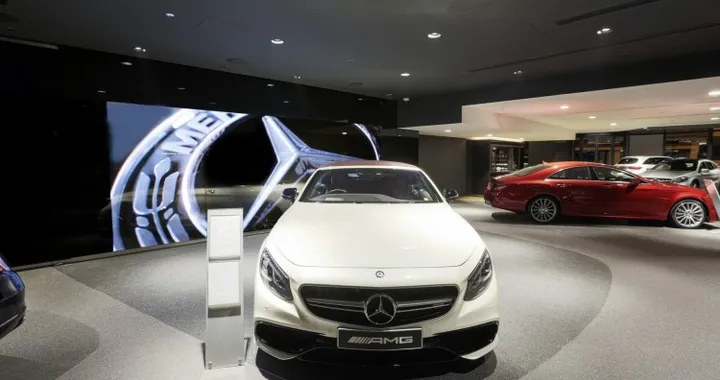 Mercedes-Benz: il futuro degli store è a metà tra reale e virtuale