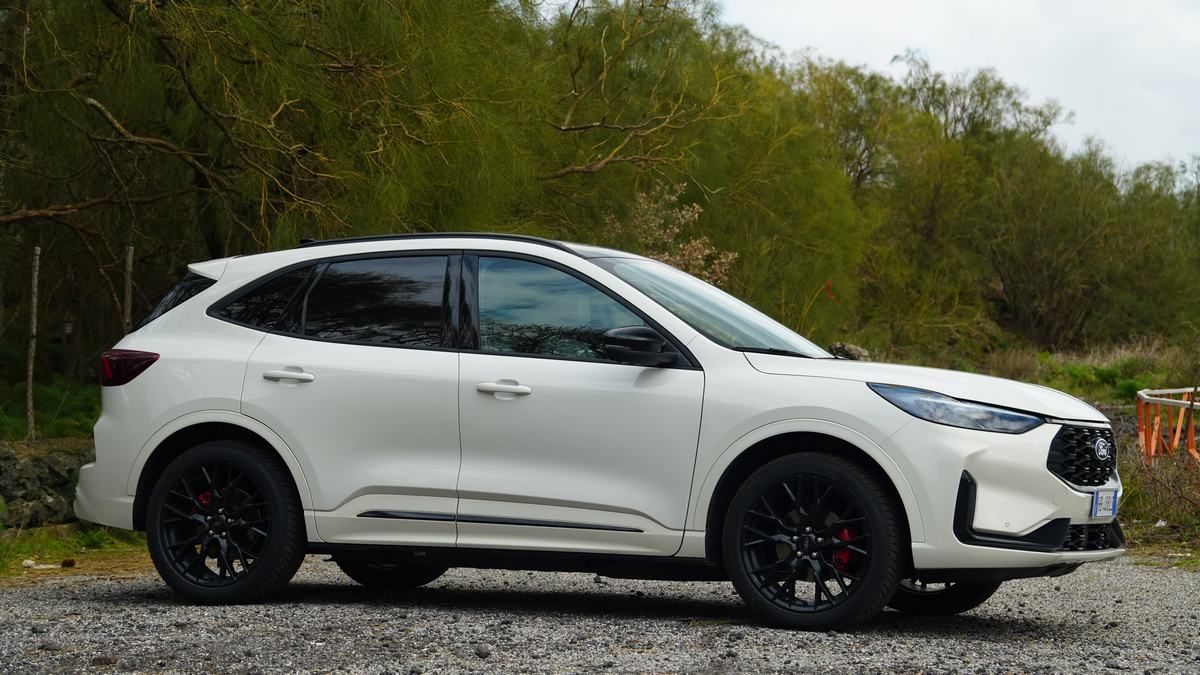 Prova Ford Kuga 2026 plug in hybrid: meglio lei o la full hybrid?