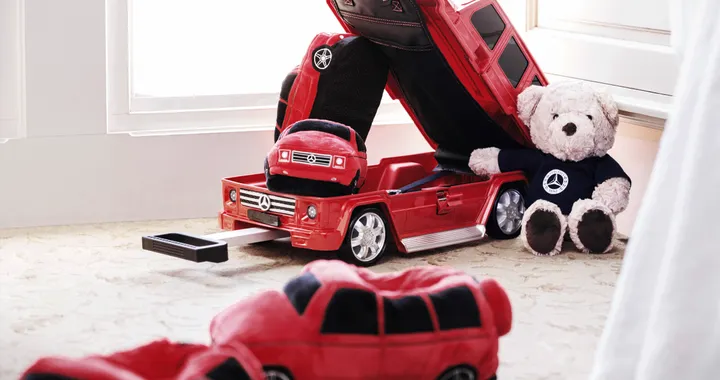 Regali di Natale, quelli di Mercedes fanno felici adulti e bambini