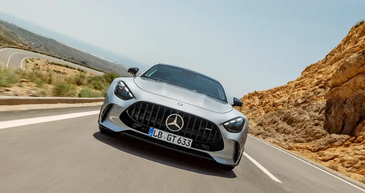 Mercedes-AMG GT, in arrivo la versione GT 43. Foto spia