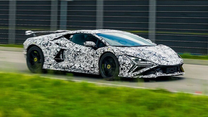 Anteprima: Lamborghini Revuelto SV, spiata in azione in Italia