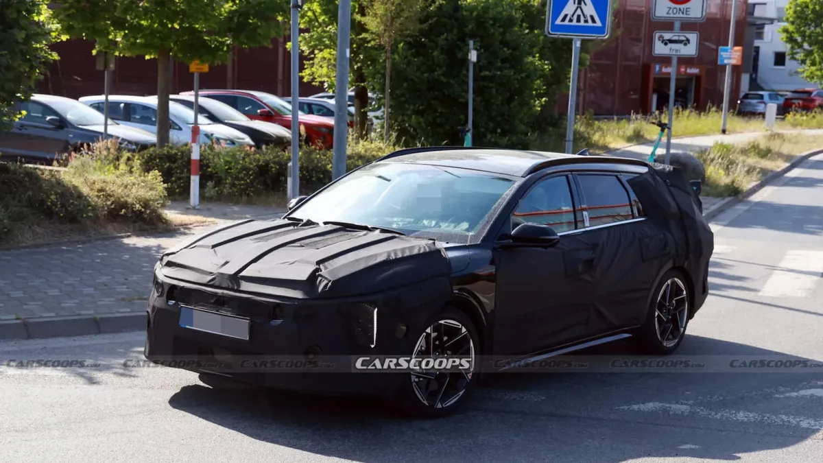 Kia K4 si fa wagon: la nuova versione avvistata in fase di test