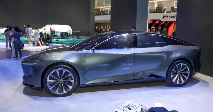 Toyota bZ7 EV concept: berlina elettrica al debutto in Cina nel 2025