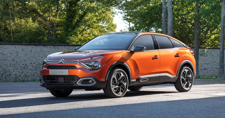 Nuova Citroen C4, le prime foto reali: sarà anche elettrica
