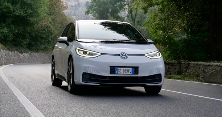Volkswagen ID.3, arriva la &quot;versione base&quot;: con gli incentivi il prezzo è interessante