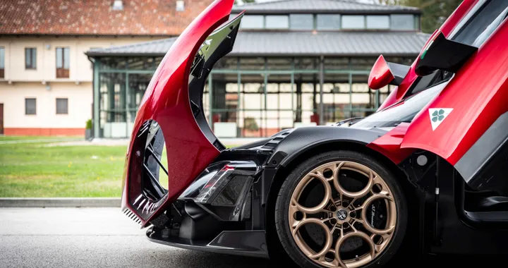Alfa Romeo 33 Stradale sotto la lente d'ingrandimento degli esperti nella Pista di Balocco