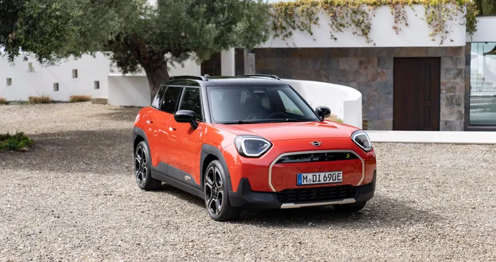 MINI Aceman, ufficiale il nuovo crossover elettrico. Autonomia fino a 406 km