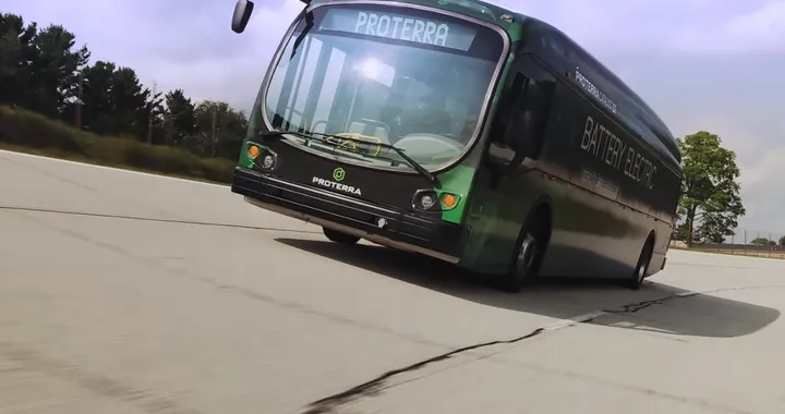 La California punta ai trasporti sostenibili: dal 2040 solo autobus elettrici