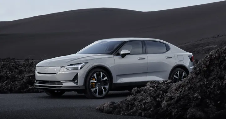 Polestar 2, con il Model Year 2025 migliora l'autonomia
