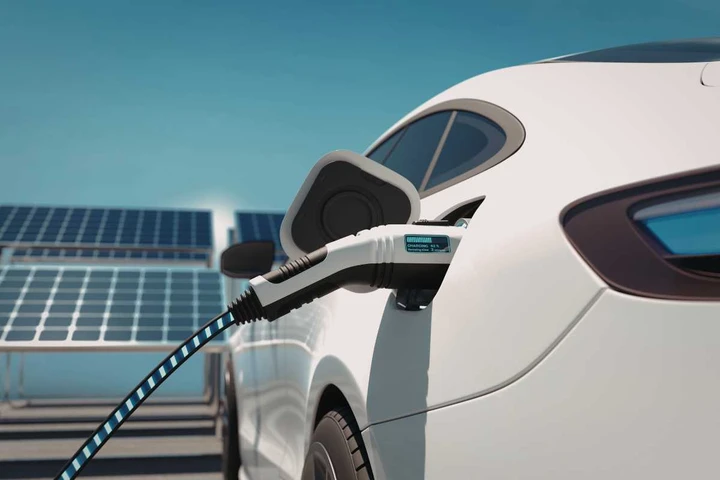Caro carburanti, il boost decisivo per la vendita di auto elettriche