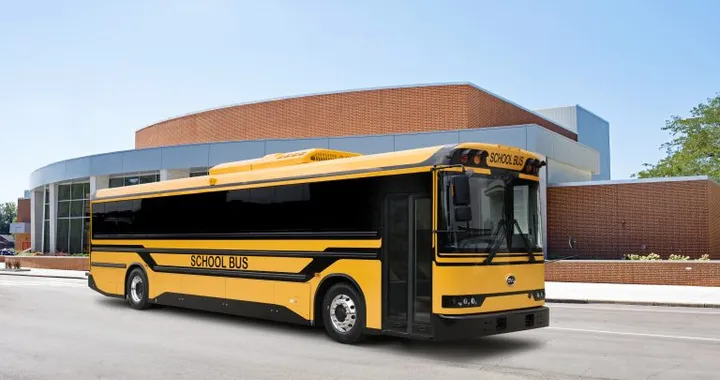 Scuolabus elettrico con ricarica bidirezionale: il primo è di BYD, in Cina