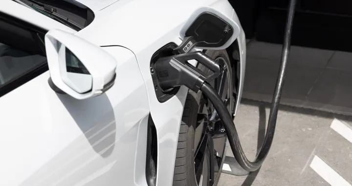Incentivi auto elettriche per l'usato e infrastruttura, la Lituania accelera